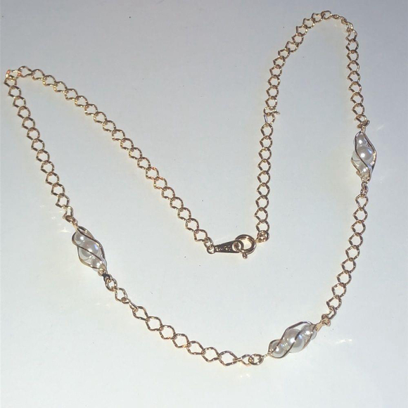Avon Vintage Gold Tone Dainty Chain & Caged Faux Pearl Boho Necklace - Picture 5 of 6